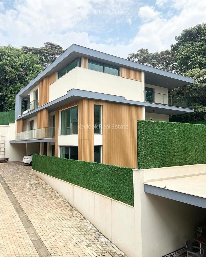 5 Bed Townhouse with En Suite at Lavington - 1