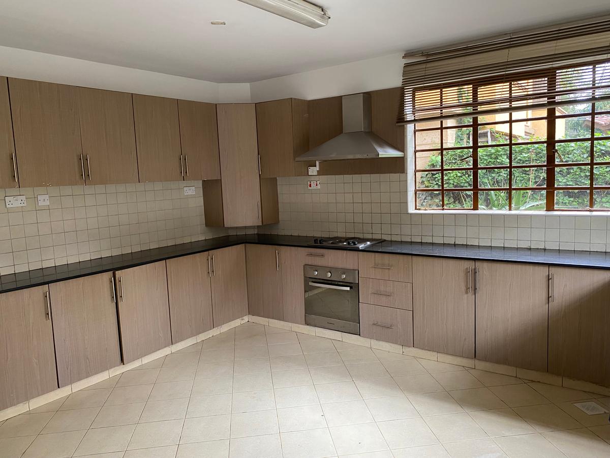 5 Bed Townhouse with En Suite in Lavington - 7