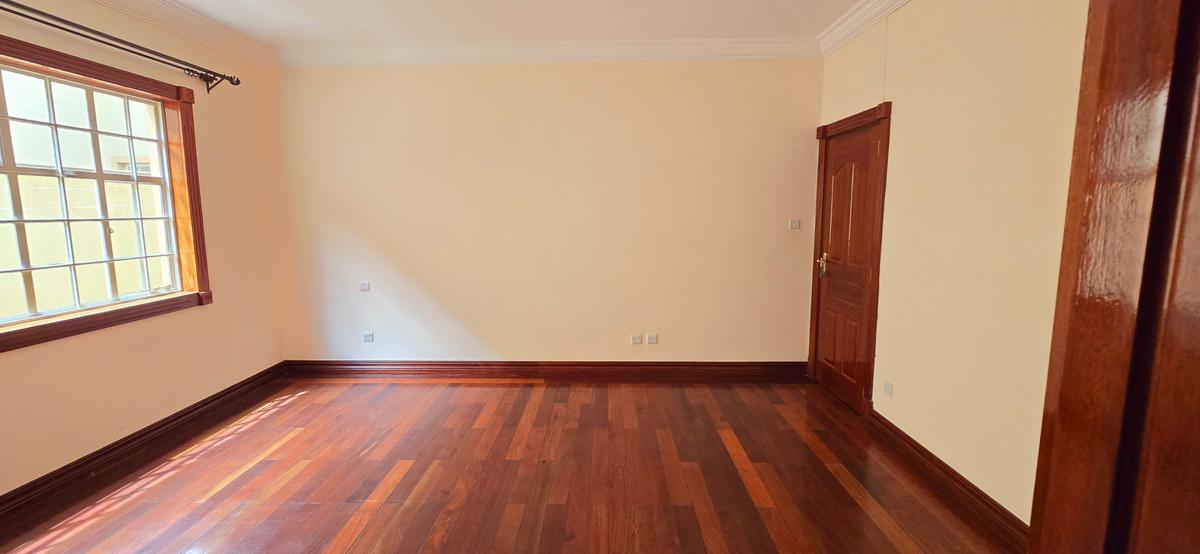 5 Bed Townhouse with En Suite at Apple Cross - 20