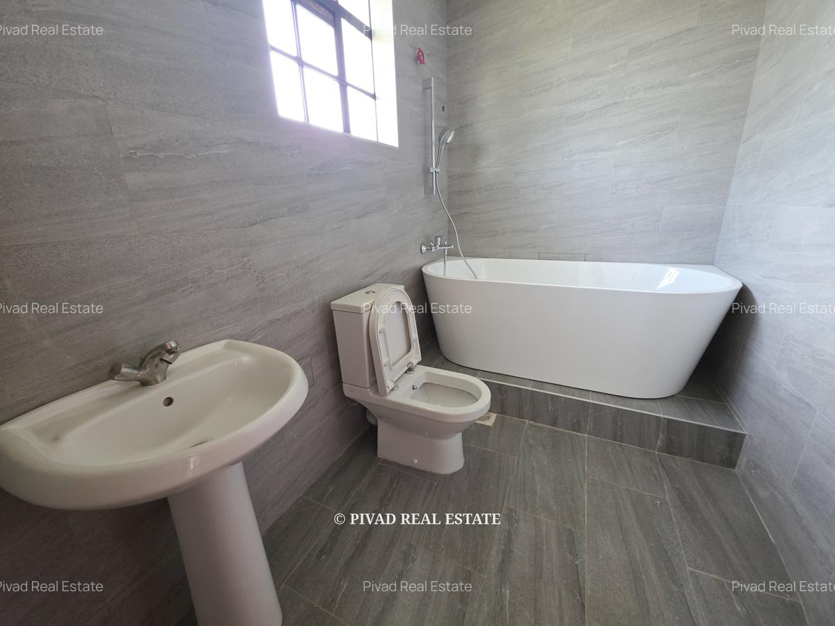 4 Bed House with Swimming Pool in Ridgeways - 10