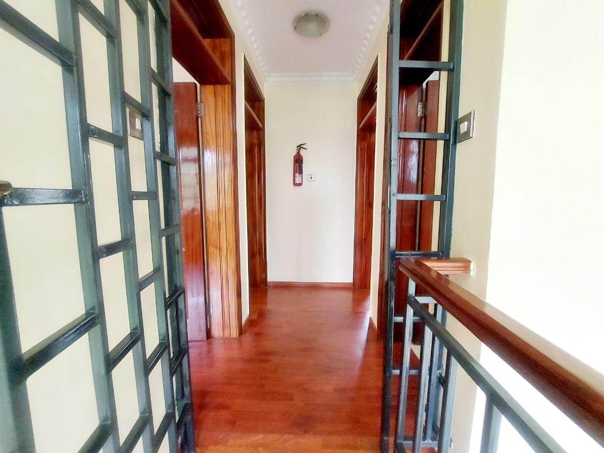 4 Bed Villa with En Suite at Fourways Junction Estate - 11