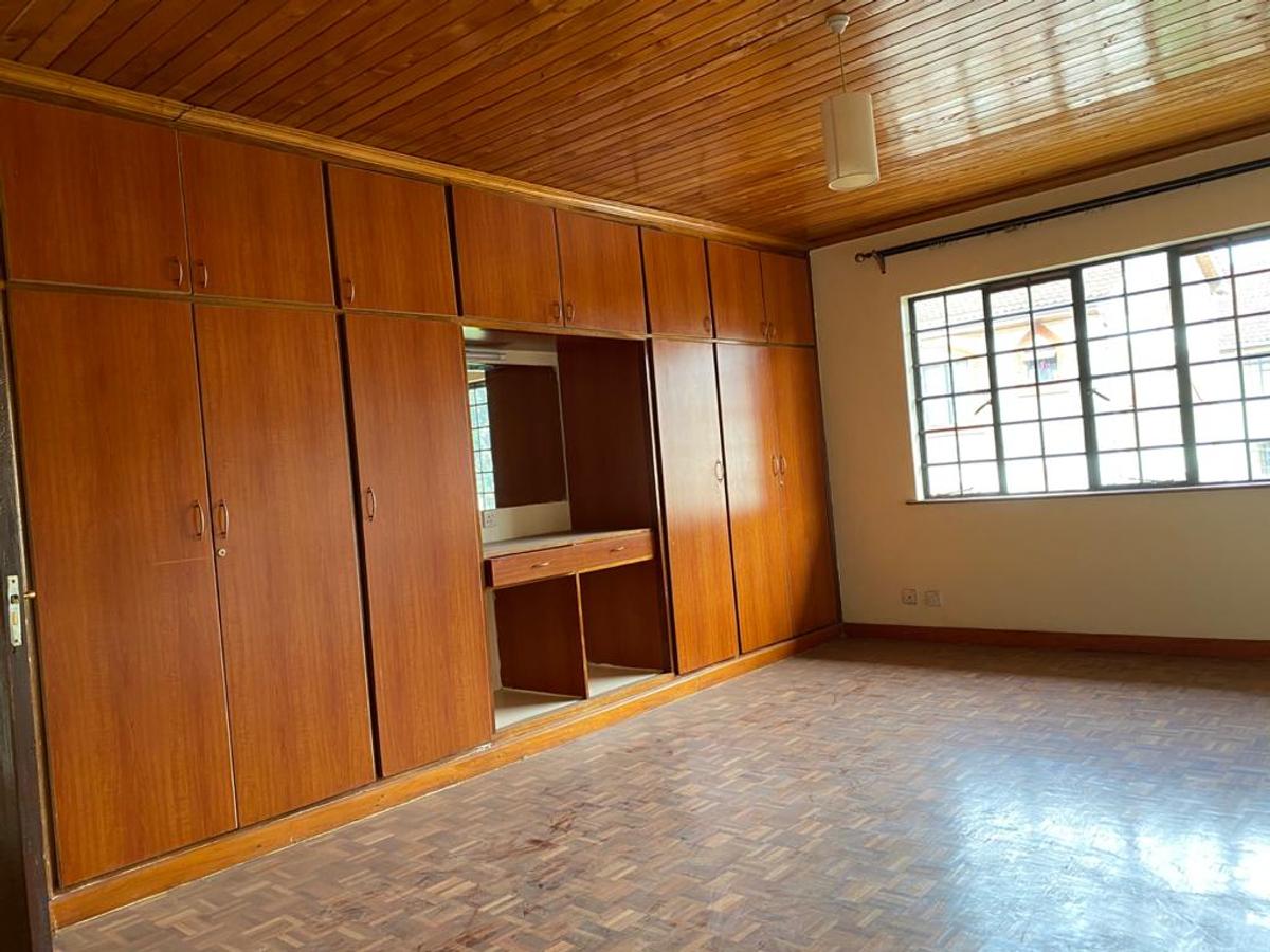 3 Bed Apartment with En Suite in Lavington - 17