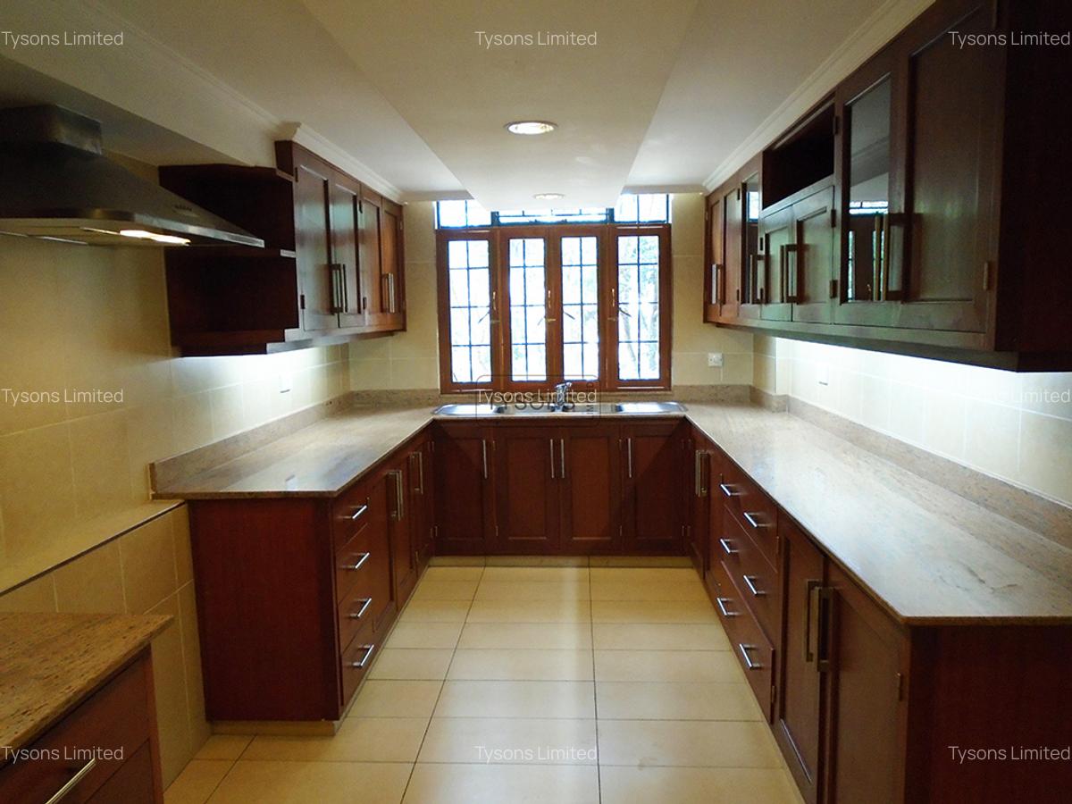 4 Bed Apartment with En Suite in Westlands Area - 9