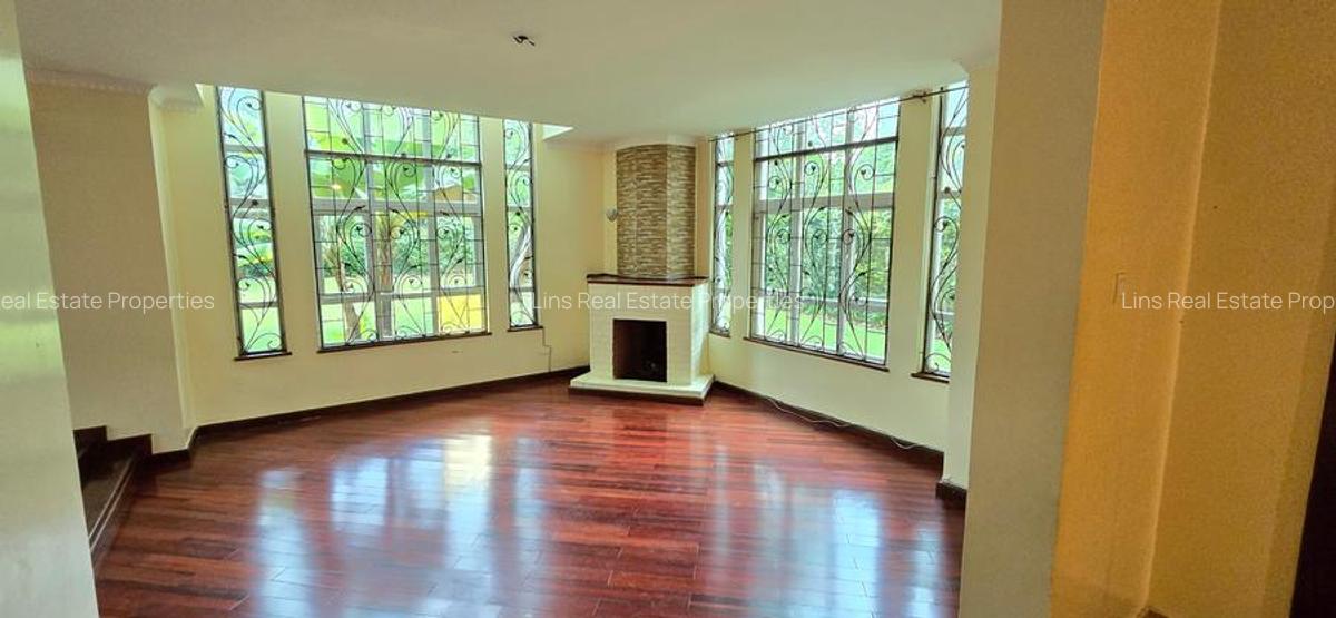 5 Bed Townhouse with En Suite in Lavington - 2