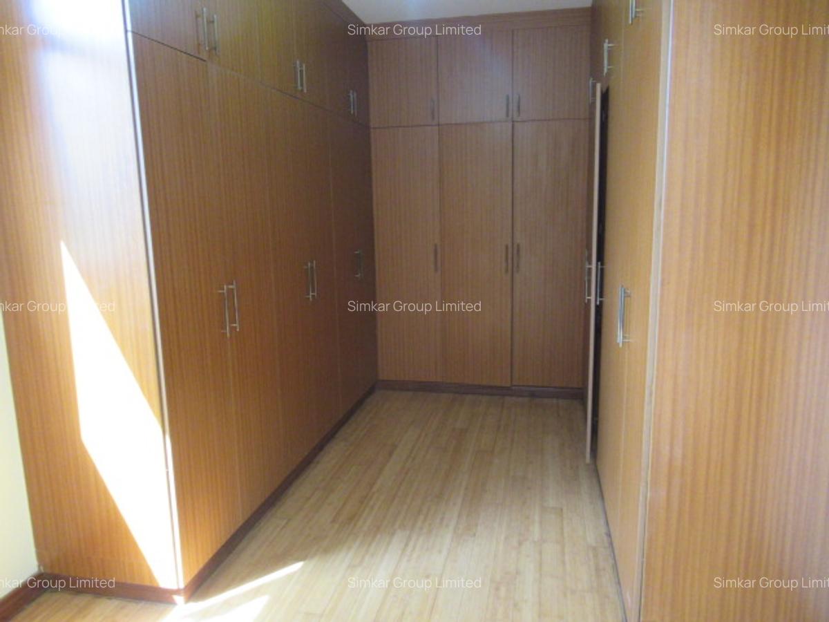 4 Bed Apartment with En Suite at Riverside Drive - 19