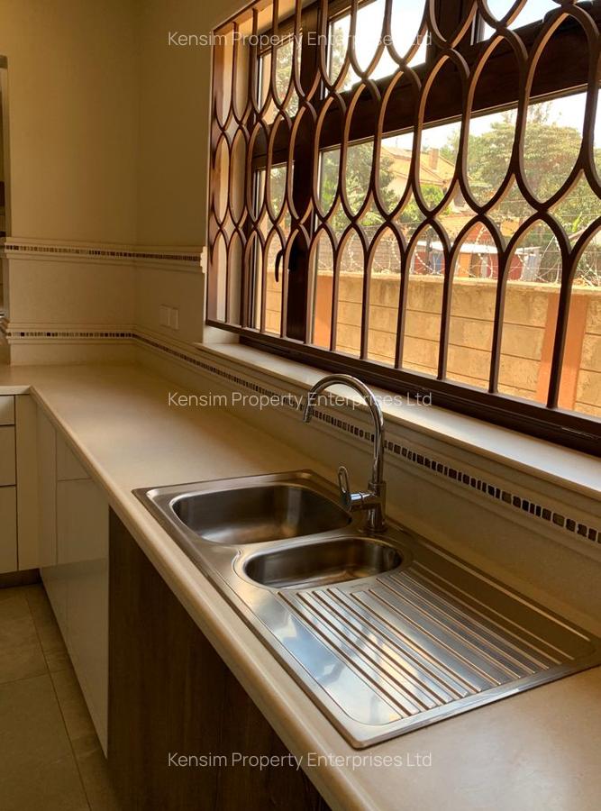 5 Bed House with En Suite in Runda - 10