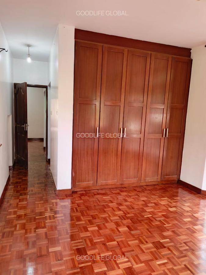 5 Bed House with En Suite at Rosslyn - 18