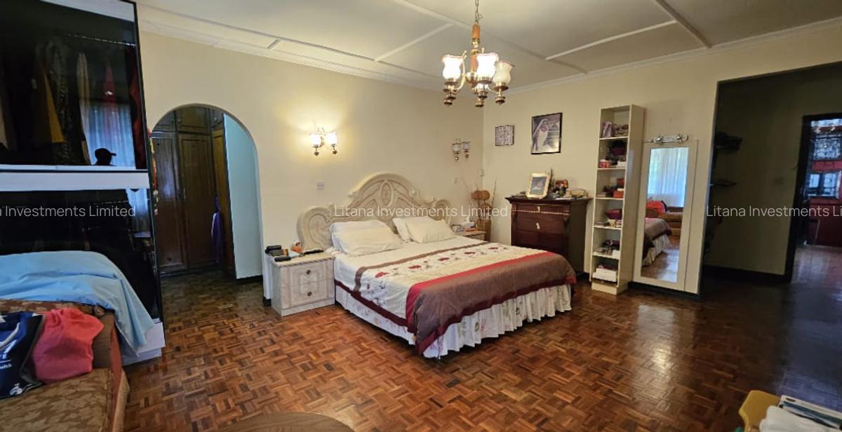 5 Bed House with En Suite at Old Runda - 4