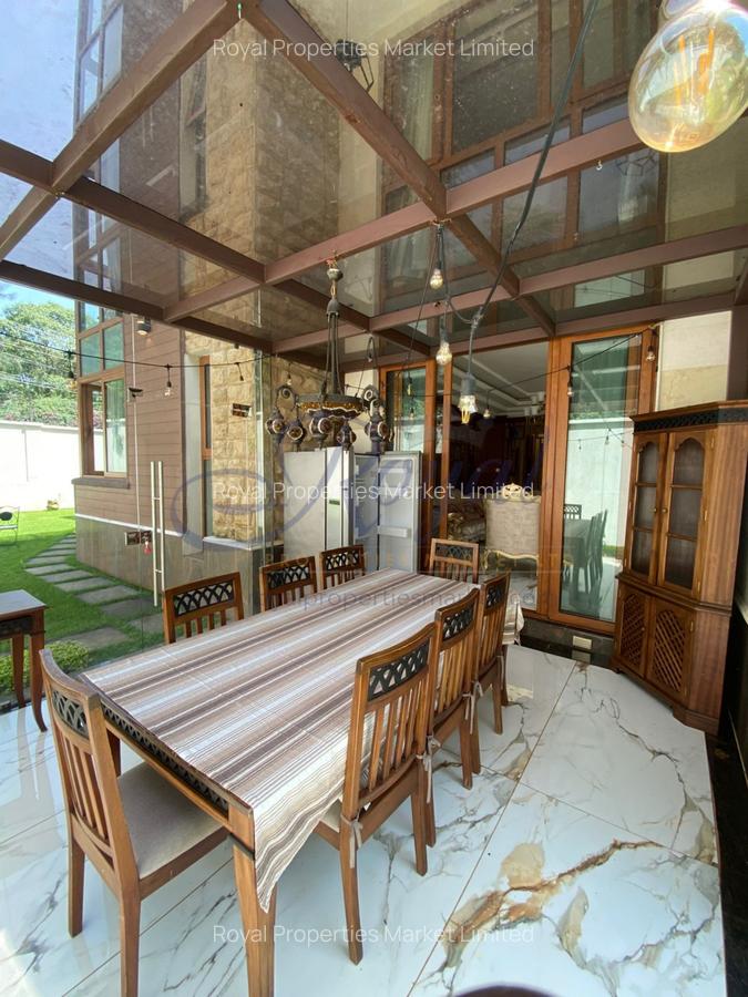6 Bed House with En Suite in Lavington - 4