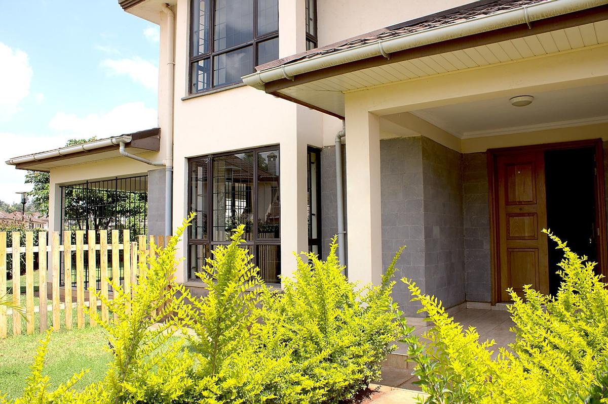 4 bed townhouse with en suite at runda