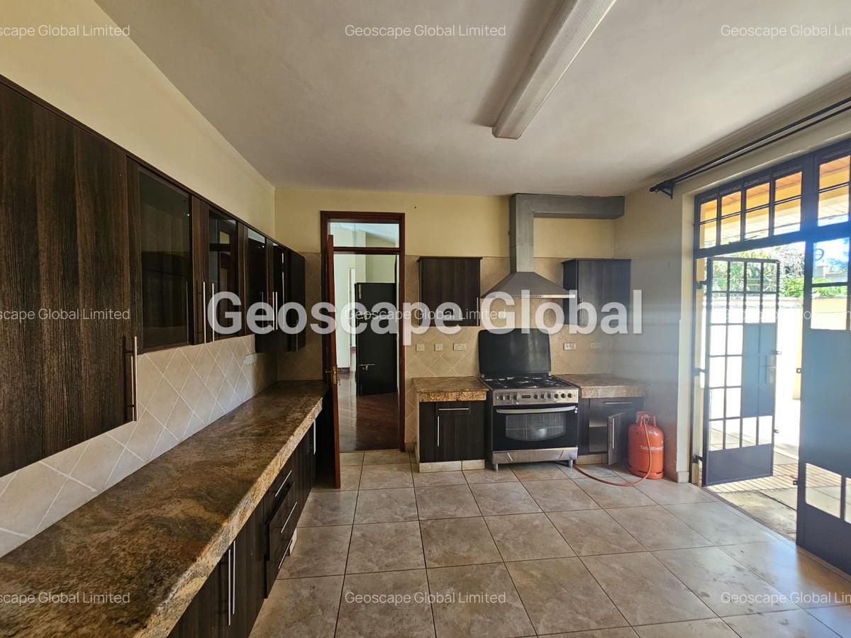 4 Bed House with En Suite in Runda - 10