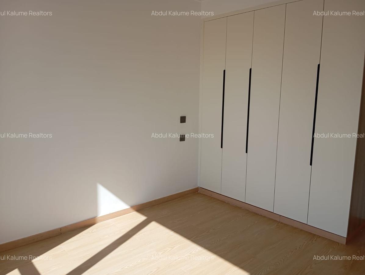 Serviced 2 Bed Apartment with En Suite at Lavington - 8