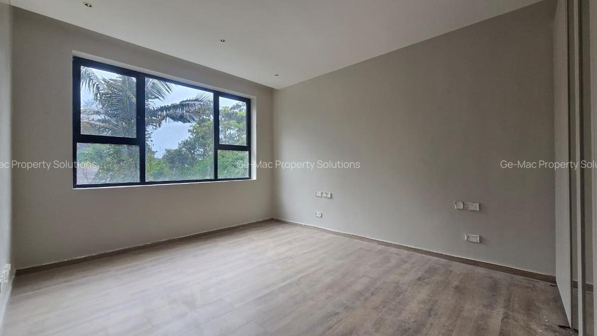 5 Bed House with En Suite in Lavington - 18