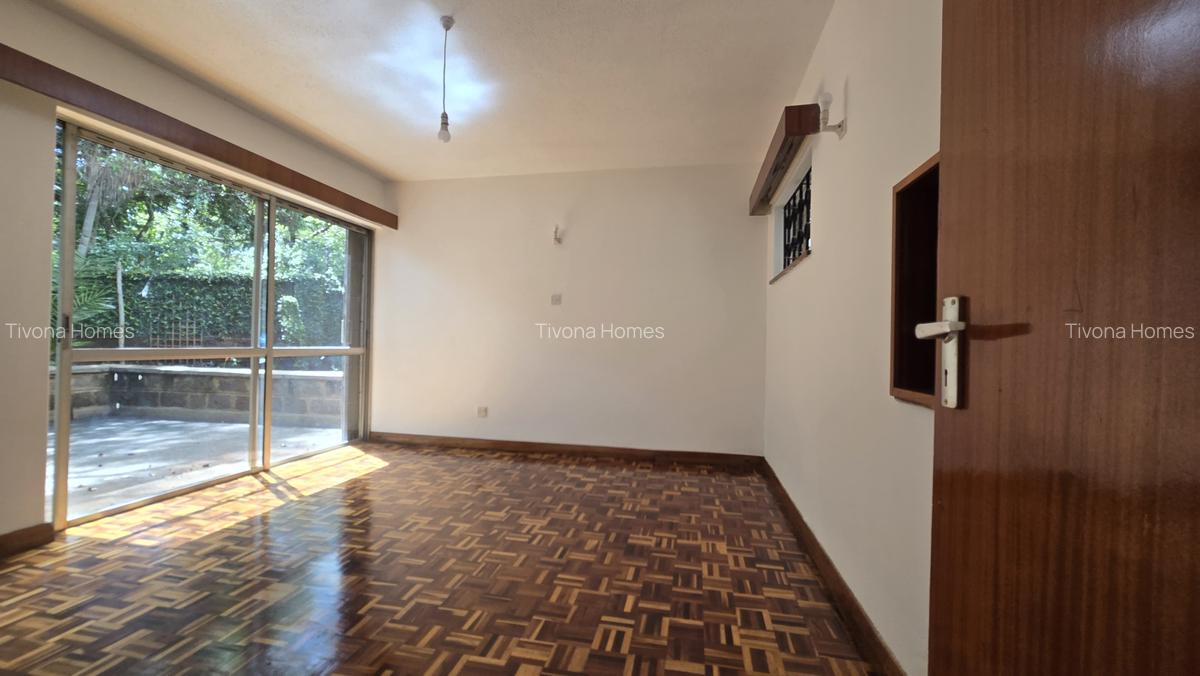 4 Bed House with En Suite in Lavington - 7