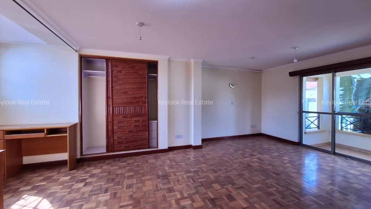 5 Bed Townhouse with En Suite at Lavington - 5