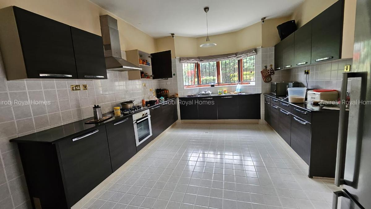 5 Bed House with En Suite at Mimosa Road - 10