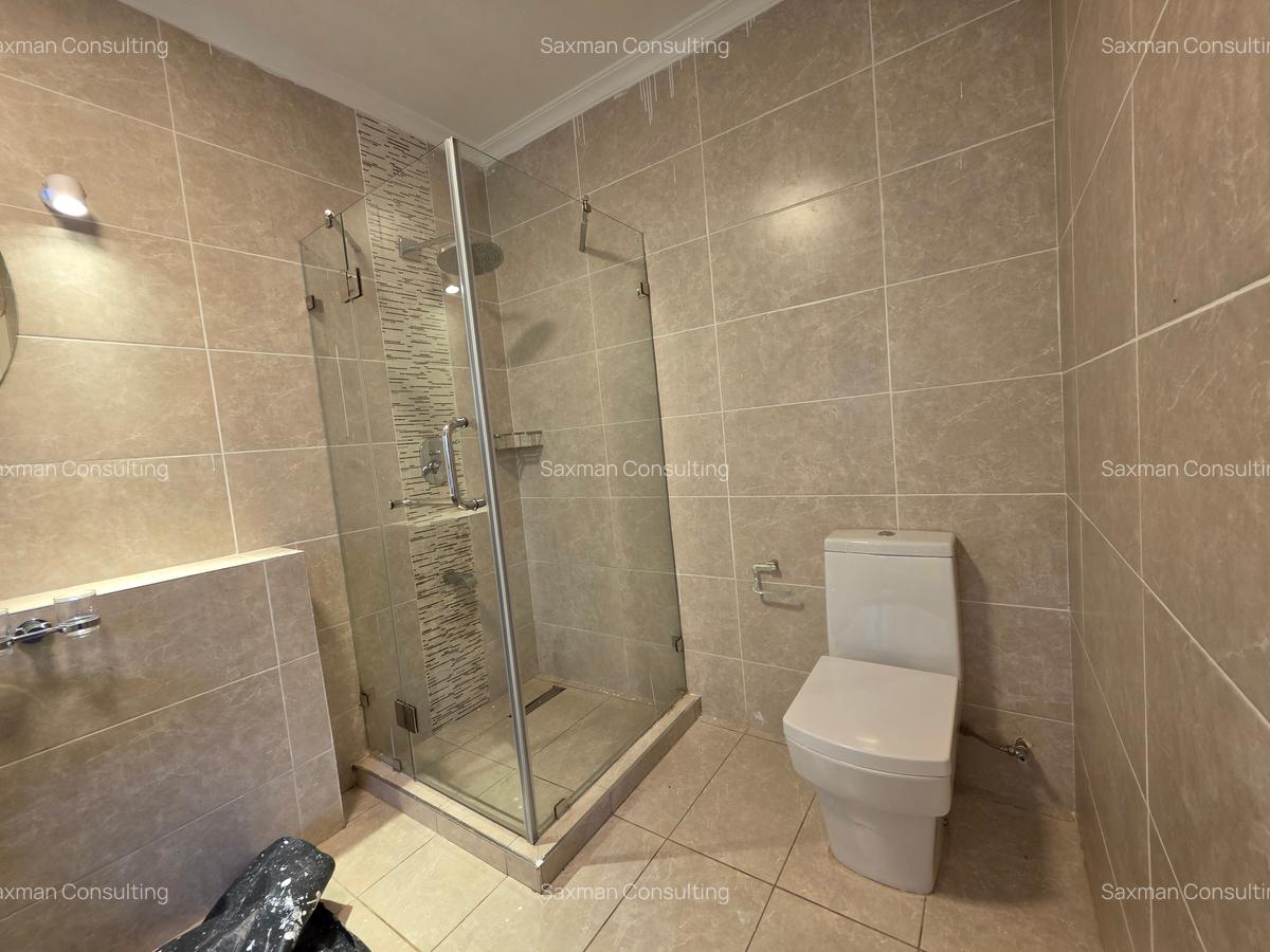 4 Bed House with En Suite in Lavington - 10