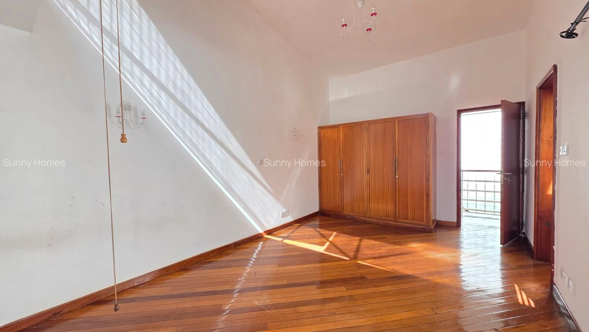 4 Bed Townhouse with En Suite at Convent Drive - 17