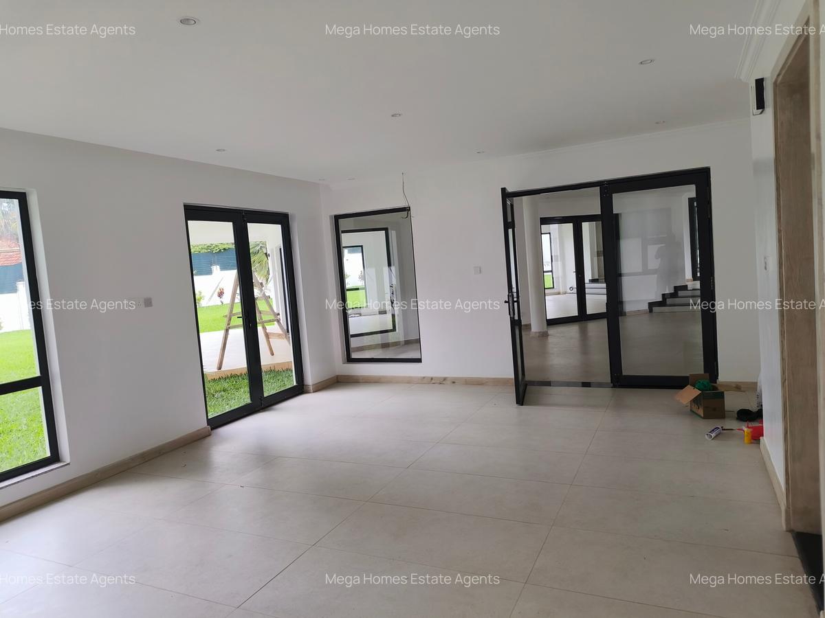 7 Bed House with En Suite in Runda - 4