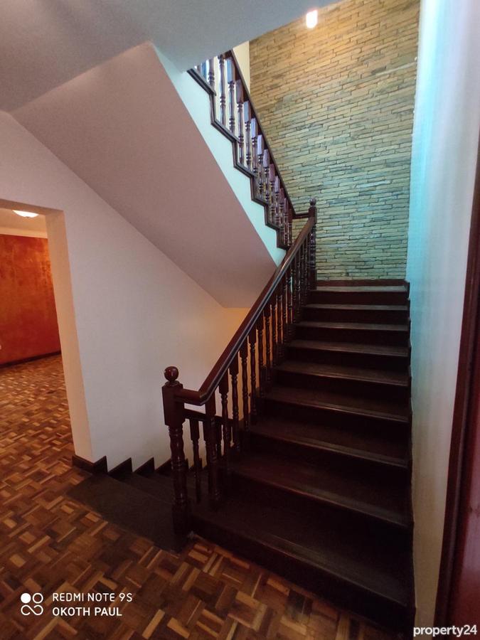 5 Bed Townhouse with En Suite in Lavington - 11