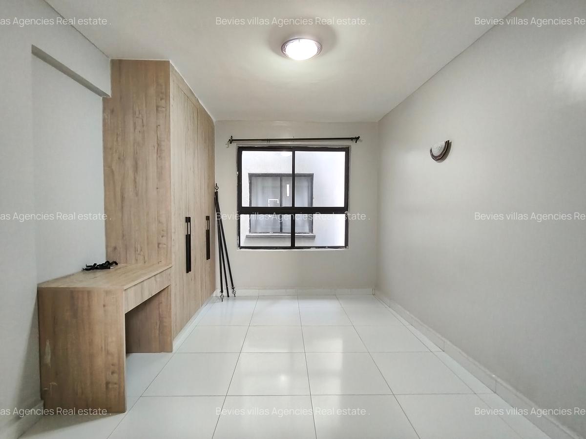 1 Bed Apartment with En Suite at Parklands - 4
