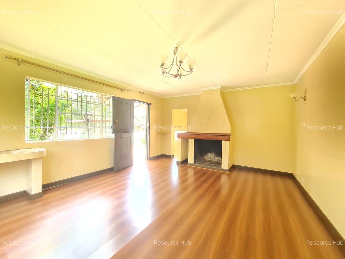 3 Bed House with En Suite at Bomas Area - 8