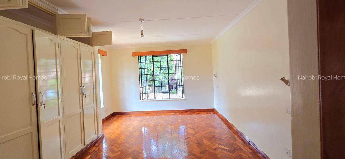 5 Bed Townhouse with En Suite at Lavington Green - 17