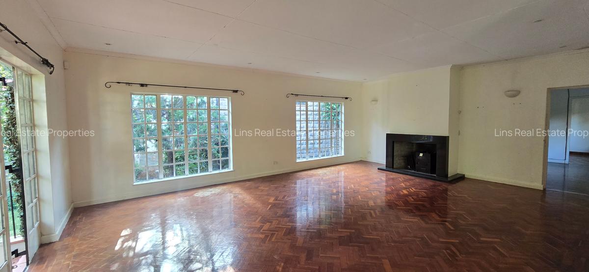 4 Bed House with En Suite in Lavington - 9