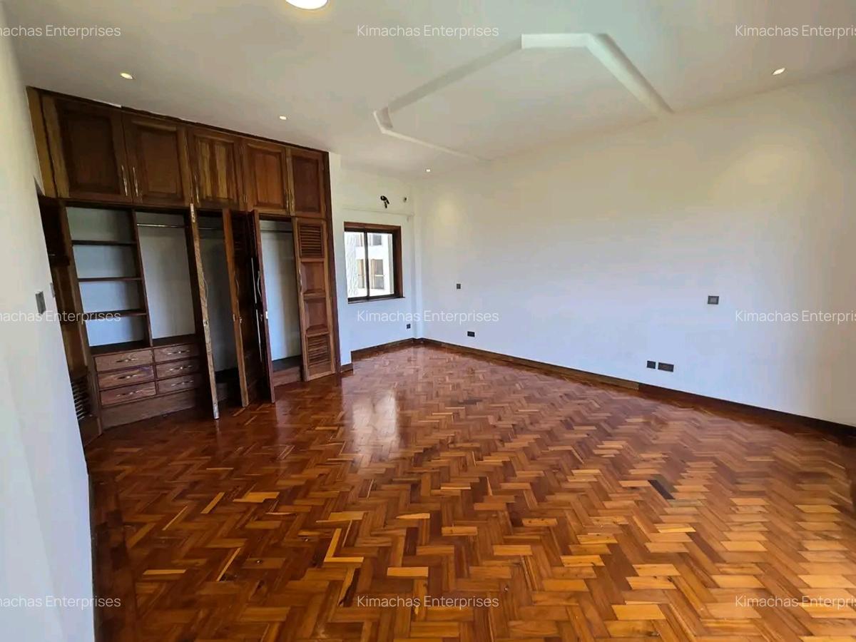 3 Bed Apartment with En Suite at Green Wood Drive - 16