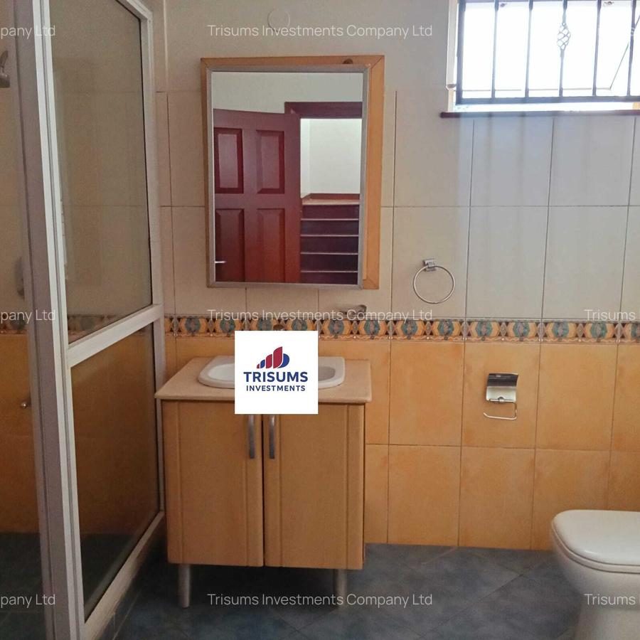 5 Bed Townhouse with En Suite at Grevellea Grove - 16