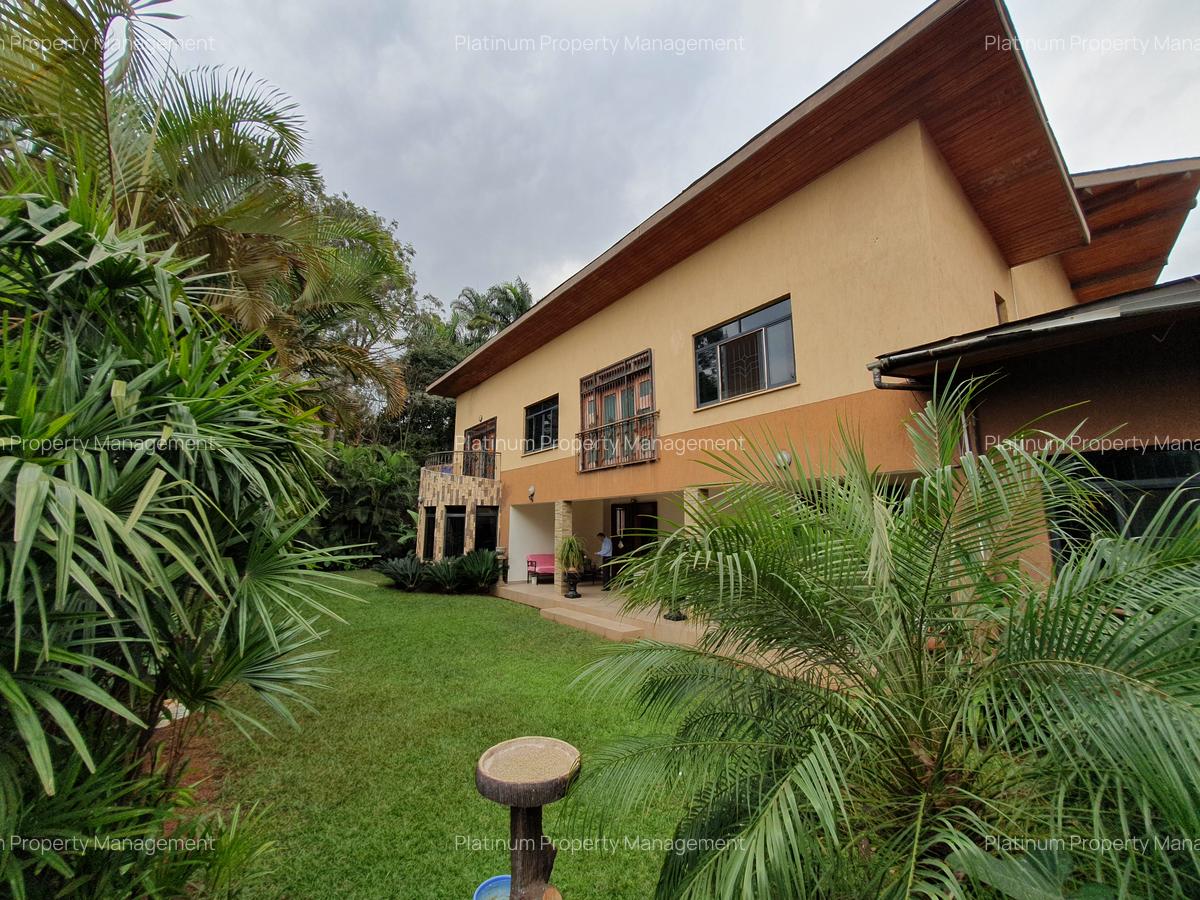 5 Bed Villa with En Suite in Kyuna - 6