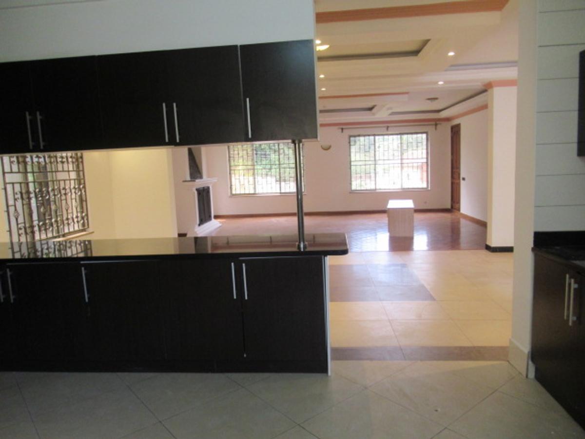 4 Bed Townhouse with En Suite at Westlands - 6