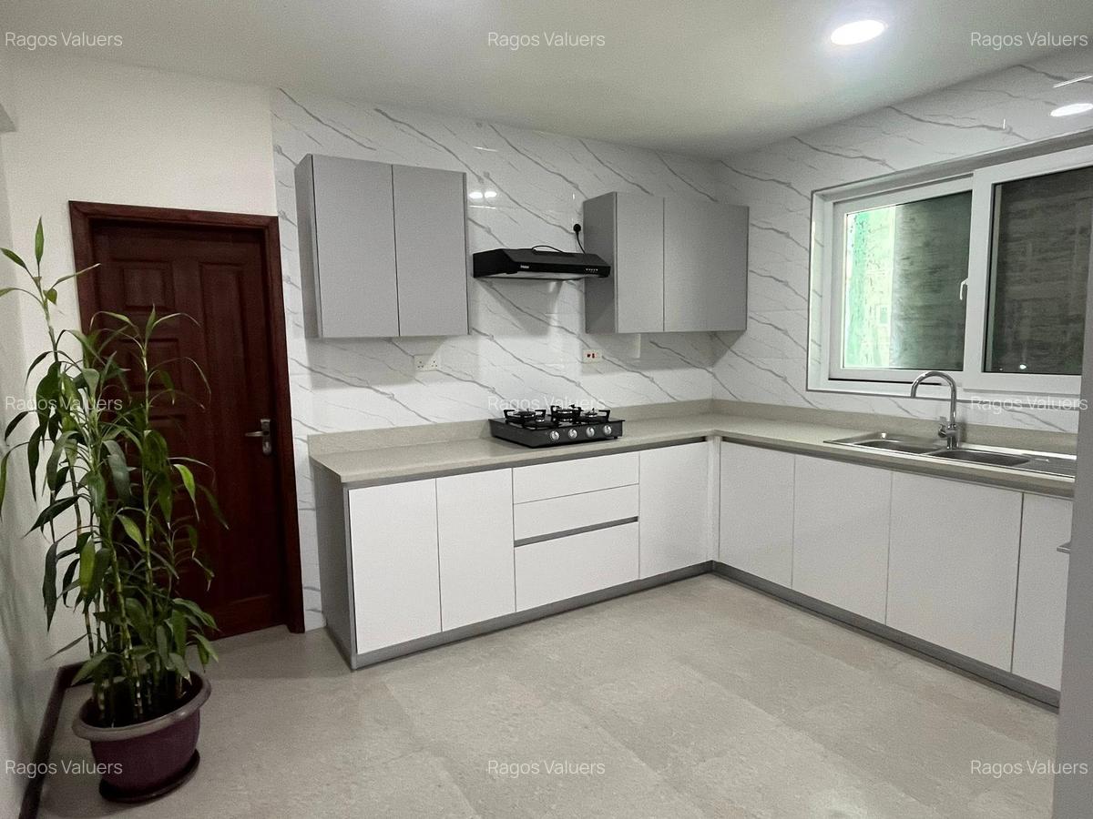 3 Bed Apartment with En Suite at Parklands Road - 15