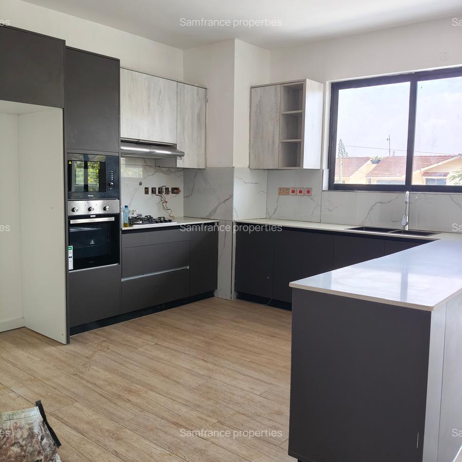 Serviced 2 Bed Apartment with En Suite at 2 Avanue - 2