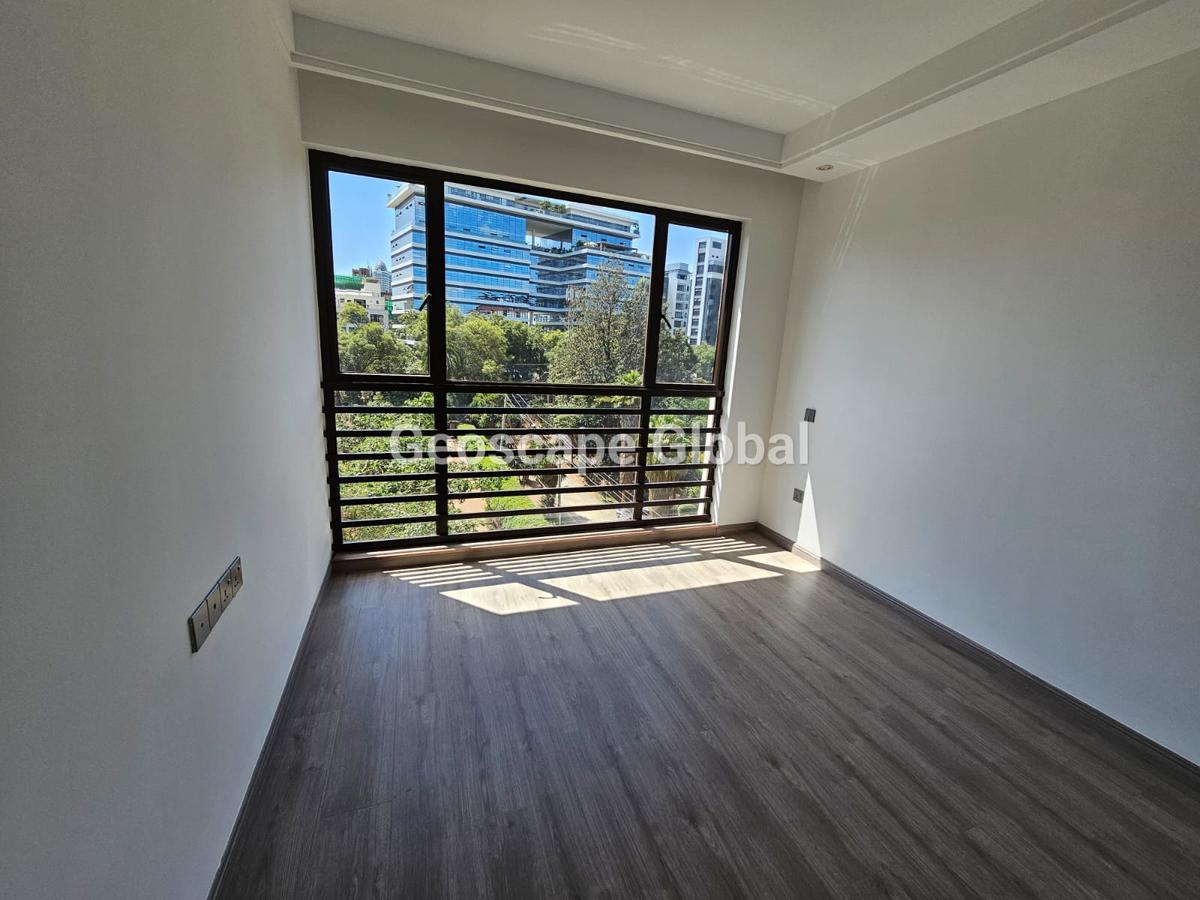 3 Bed Apartment with En Suite in Riverside - 8