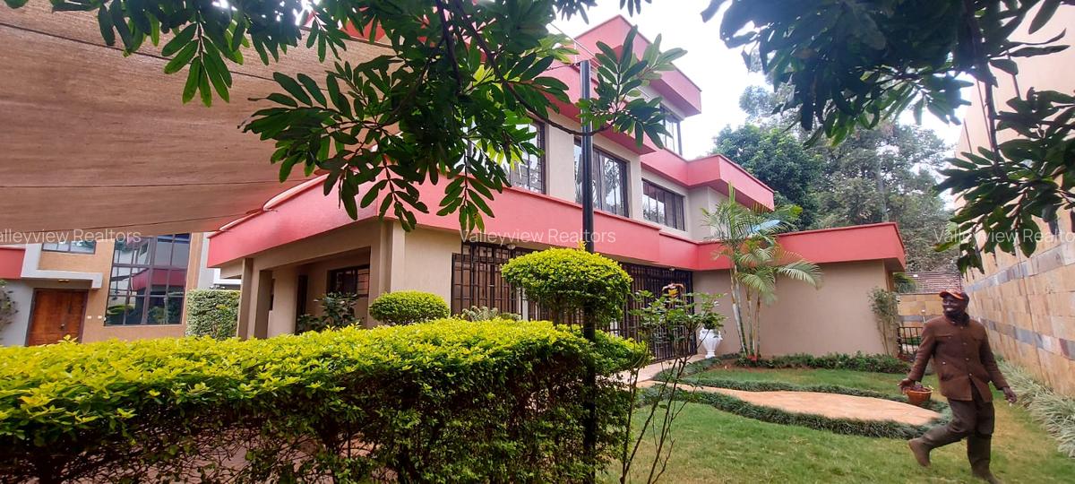 5 Bed Townhouse with En Suite at Lavington - 20