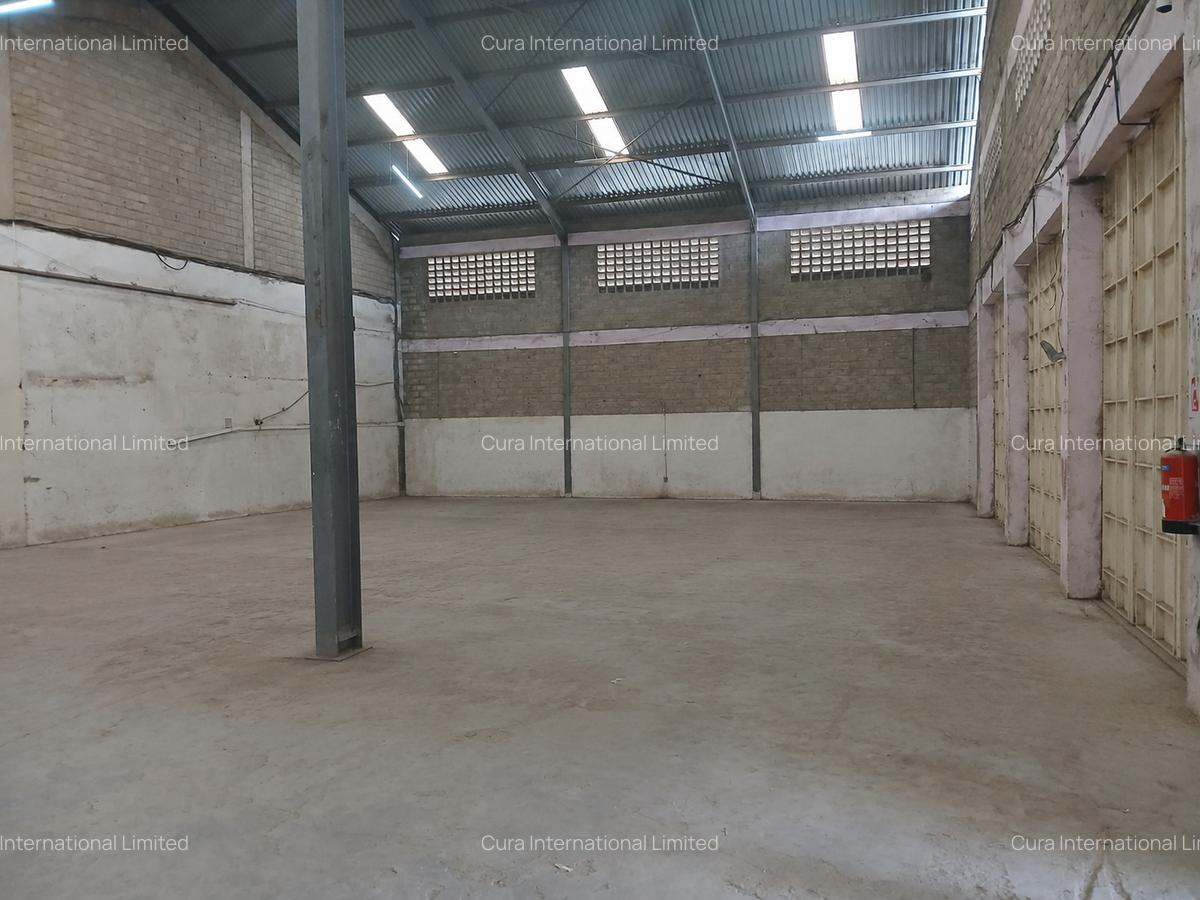 10,000 ft² Warehouse in Industrial Area - 2