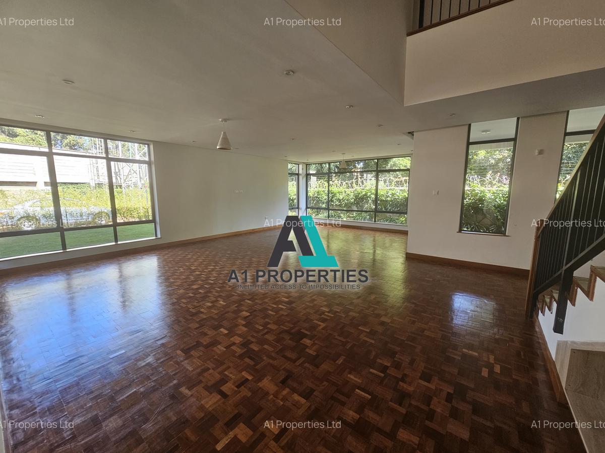 5 Bed Townhouse with En Suite in Lavington - 3