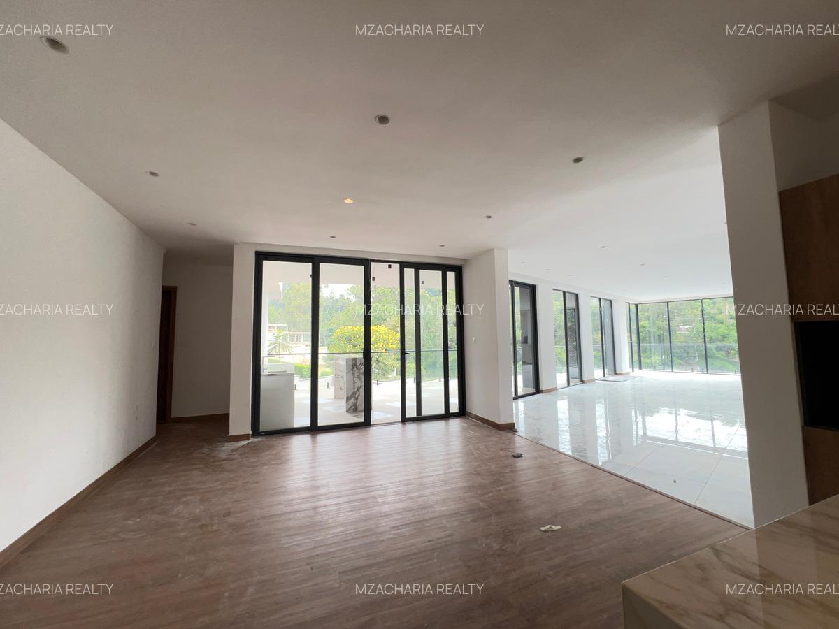 5 Bed Villa with En Suite in Nyari - 19