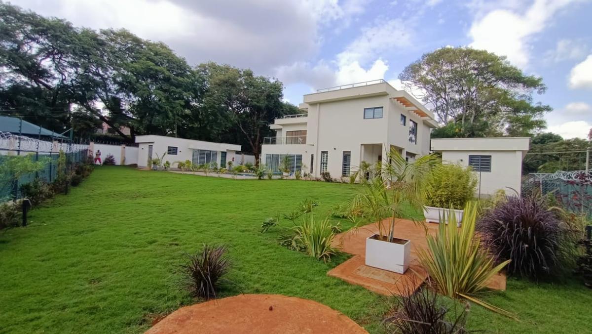 5 Bed House with En Suite at Old Runda - 4