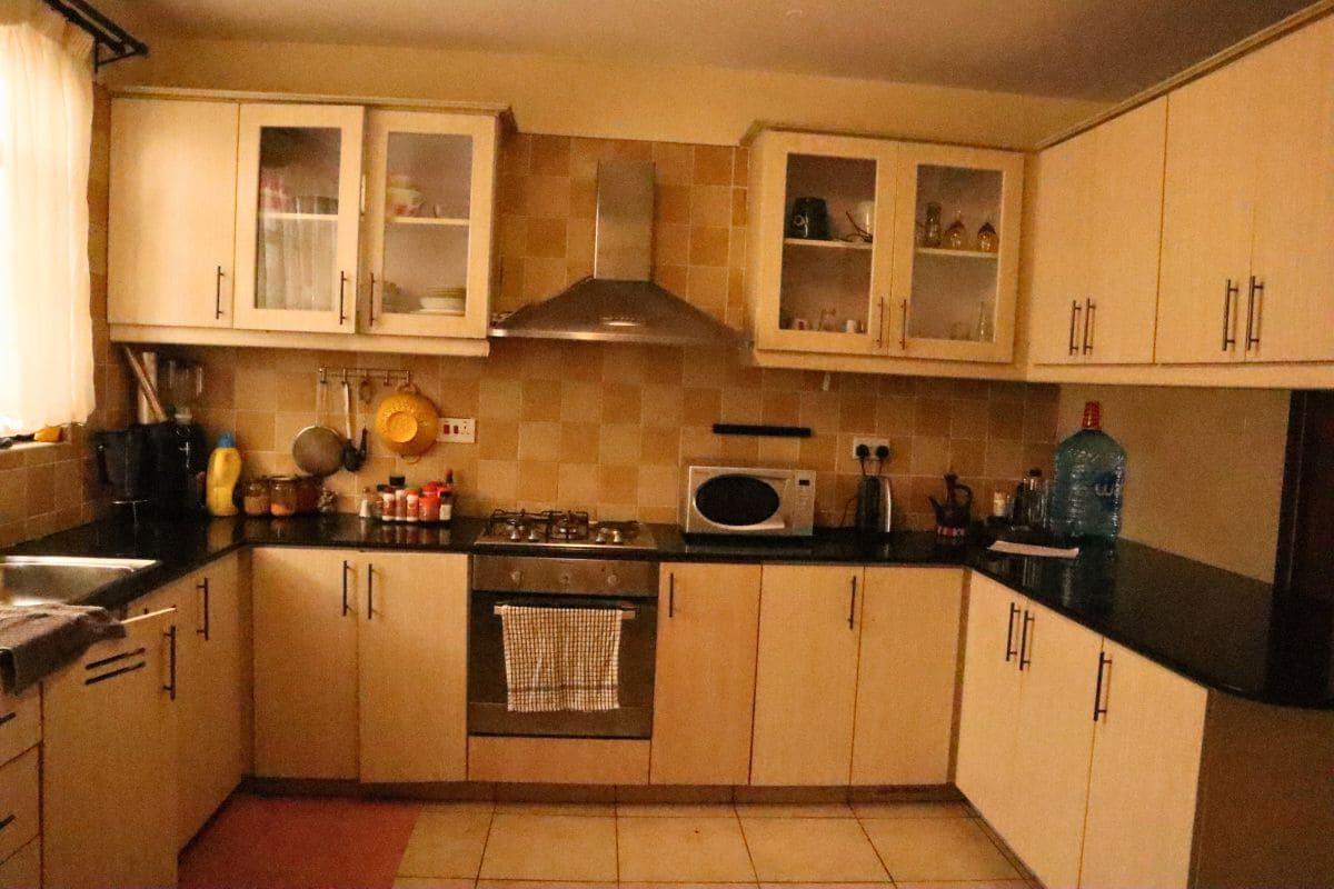 3 Bed Apartment with En Suite in Riverside - 5