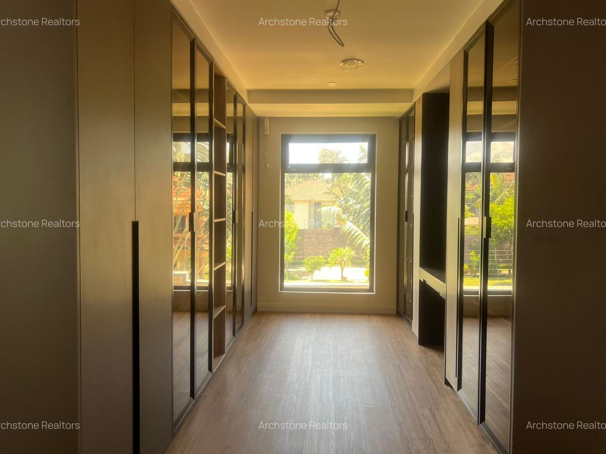 6 Bed House with En Suite in Runda - 13