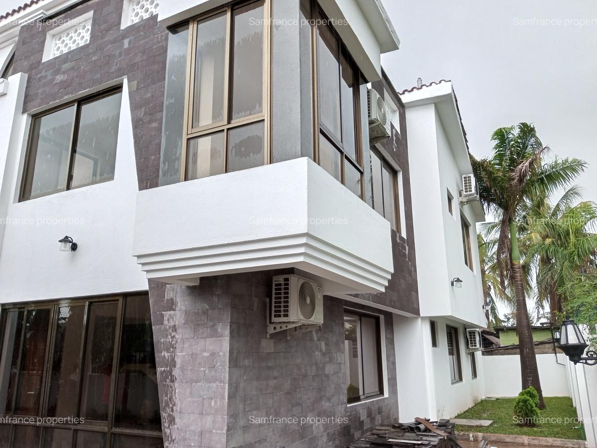 4 Bed Townhouse with Garden at Links Road - 2