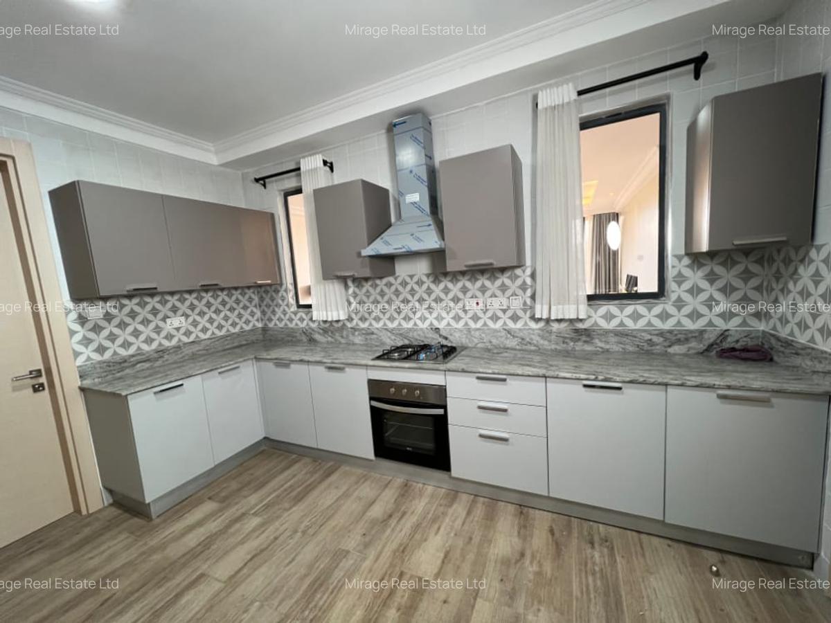 4 Bed Apartment with En Suite in Parklands - 4