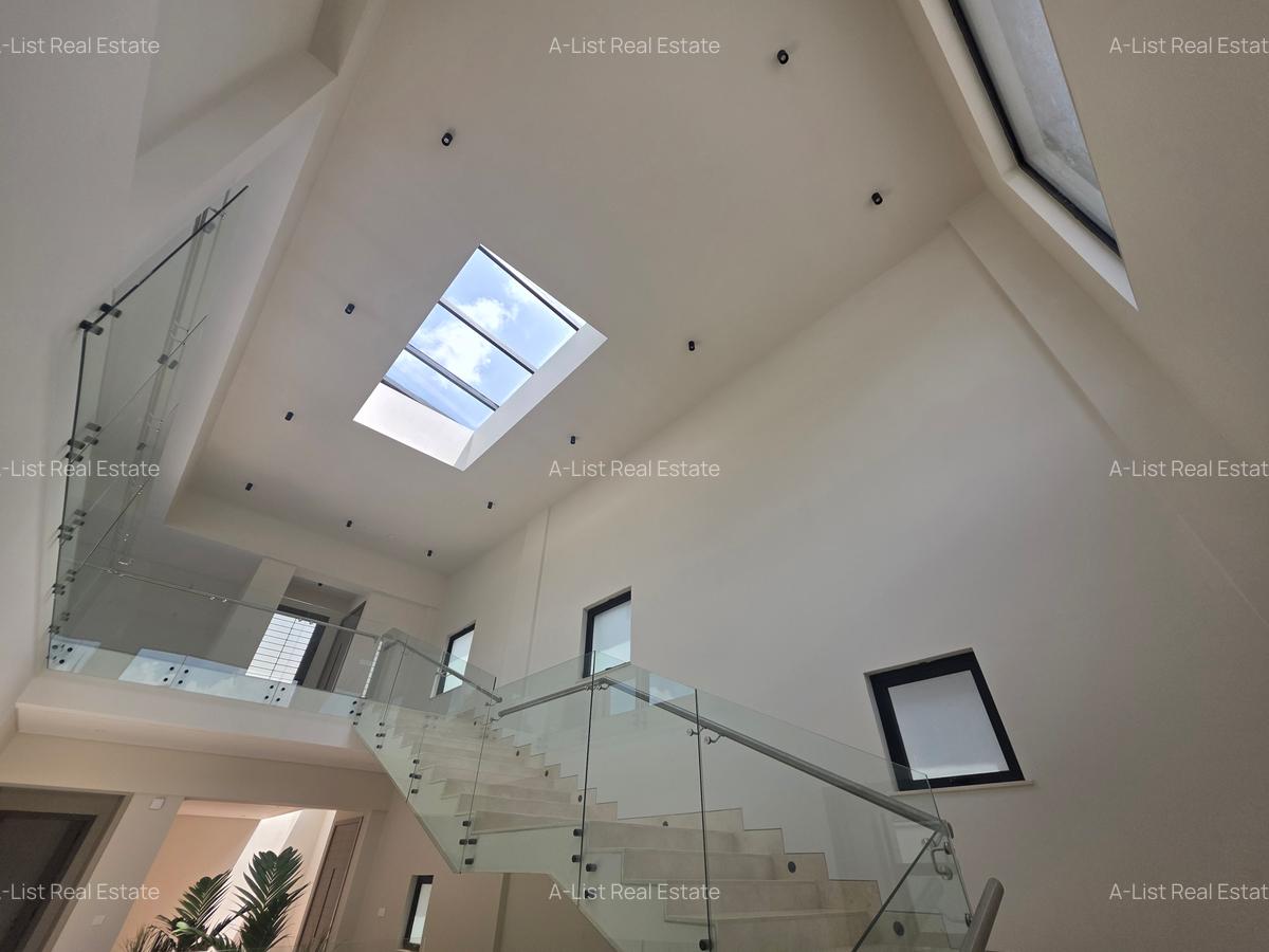 5 Bed Villa with En Suite at Grevilia Grove - 15