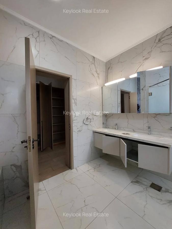 5 Bed Townhouse with En Suite at Off James Gichuru Road - 15