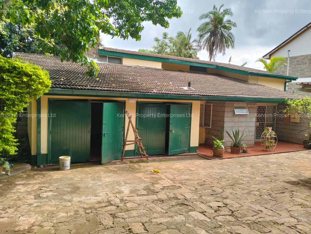 5 Bed House with En Suite in Lavington - 20