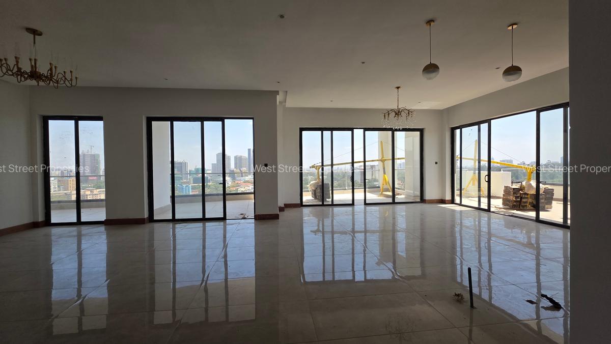 4 Bed Apartment with En Suite at Riverside Drive - 6