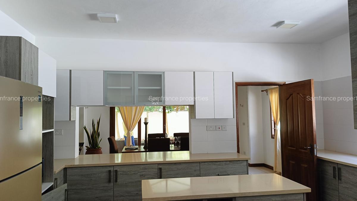 4 Bed Townhouse with En Suite at Greenwood Drive - 7