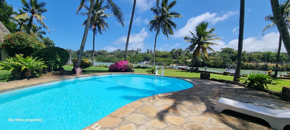 1 Bed Villa with En Suite at La-Marina - 8